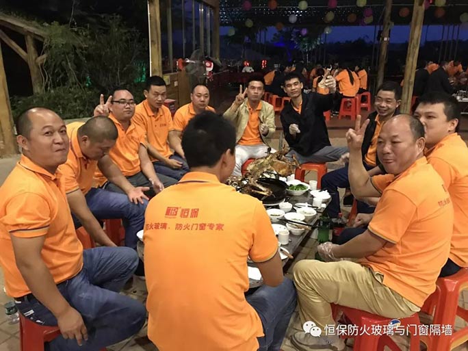 主題：“團(tuán)結(jié)”與“效率”！精誠團(tuán)結(jié)、再創(chuàng)新高！ --記公司在2017年10月17日組織了一場(chǎng)高明盈香戶外拓展旅游活動(dòng)